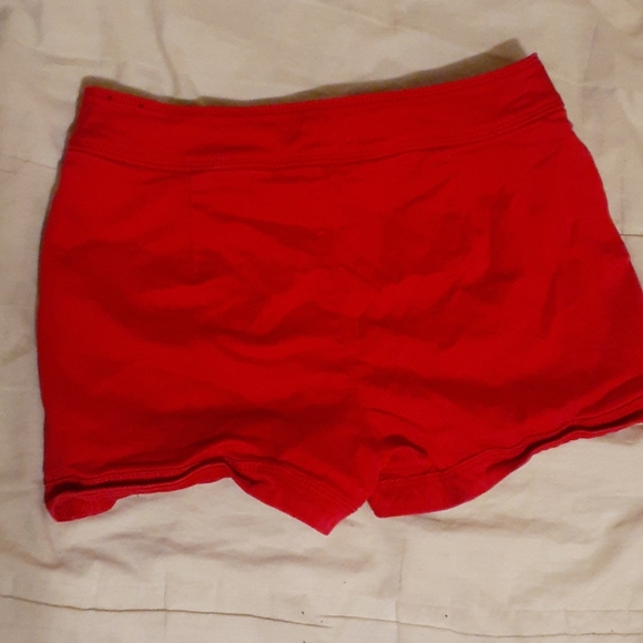 Adorable red Express shorts 💋 - Picture 4 of 6